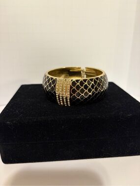 Gold Tone Black Enamel Clamper Bracelet Rhinestone Reptile Pattern Wide Cuff